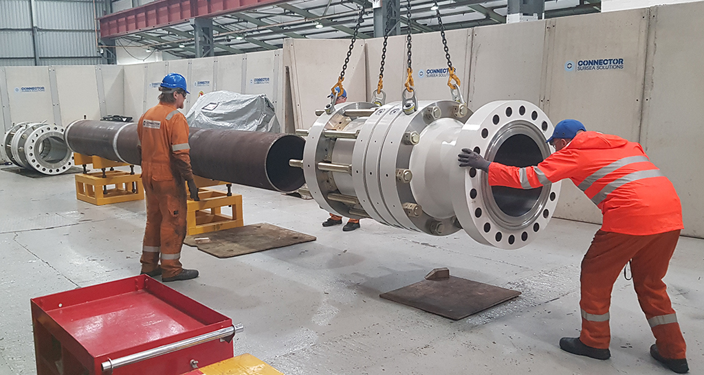 CSS-Technicians-Stab-Connector-Onto-Pipe